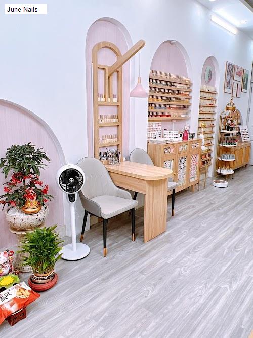 Cảnh quan June Nails