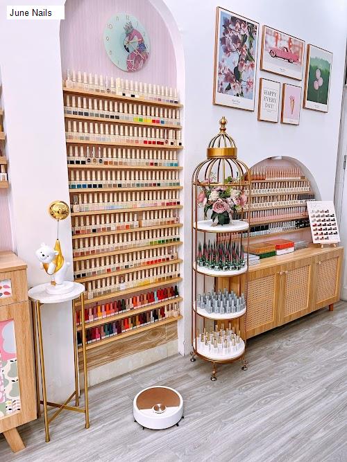 Vệ sinh June Nails