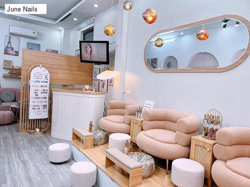 Nội thât June Nails