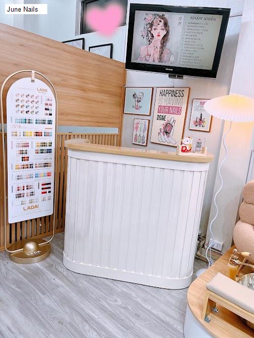 Ngoại thât June Nails